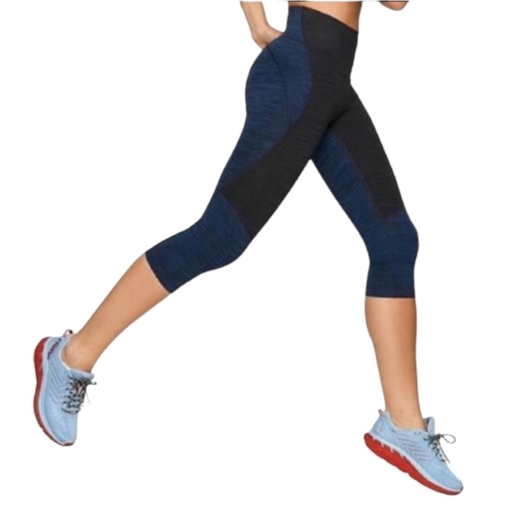 OUTDOOR VOICES Warm Up Compression Workout Leggings in Navy and Black
